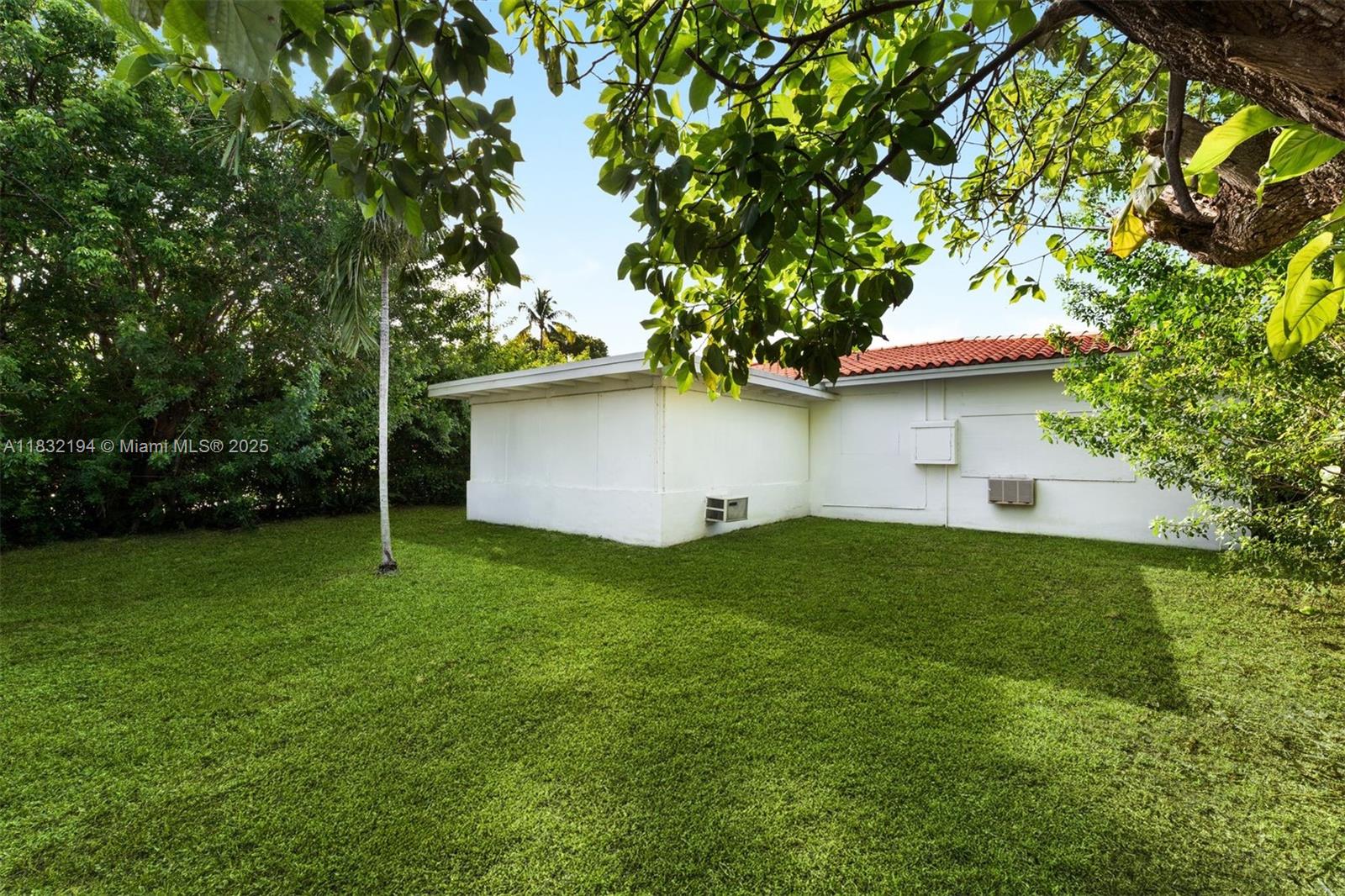 330 N Shore Dr