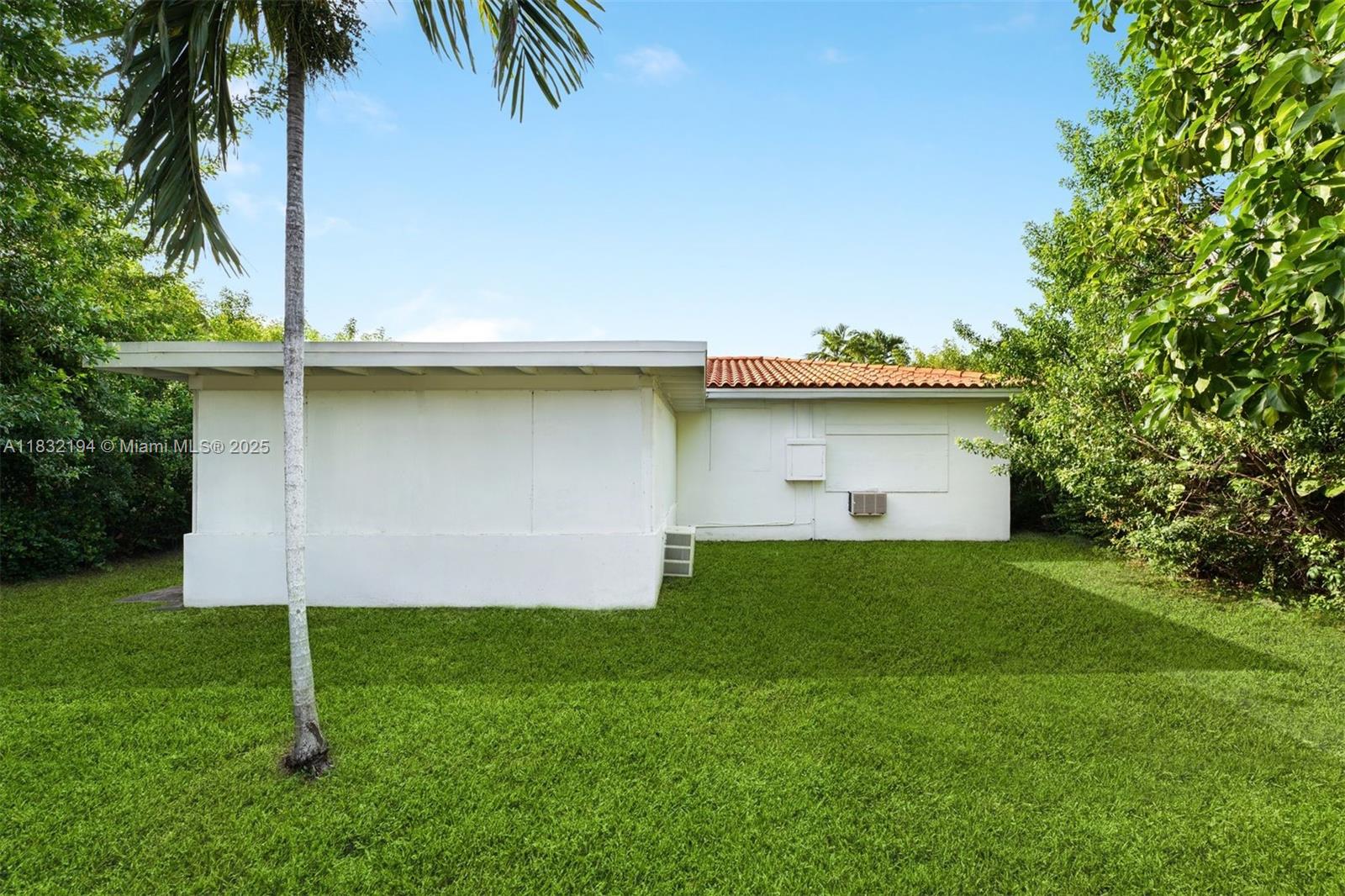 330 N Shore Dr
