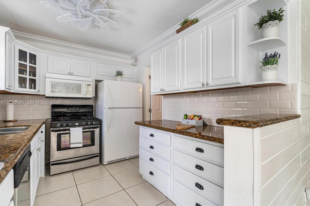 Photo of 1012 N 13th Ter, Hollywood, FL 33019 (MLS # A12020540)