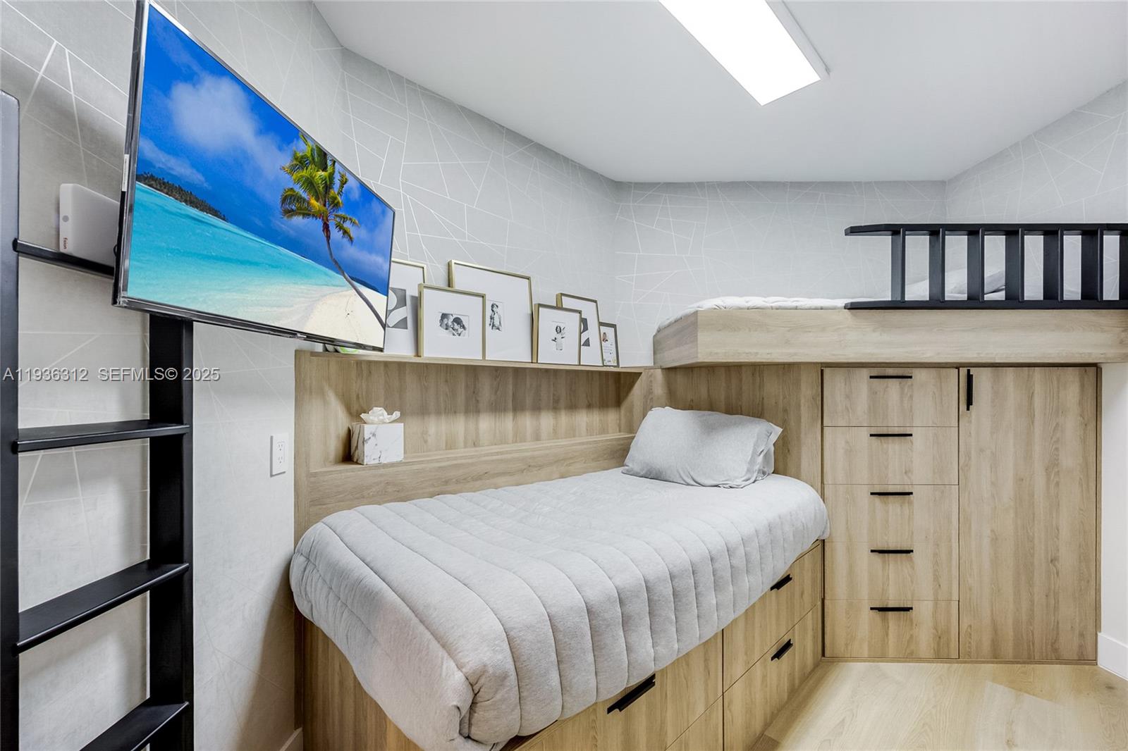 2000 ISL BLVD WILLIAMS IS - Residential