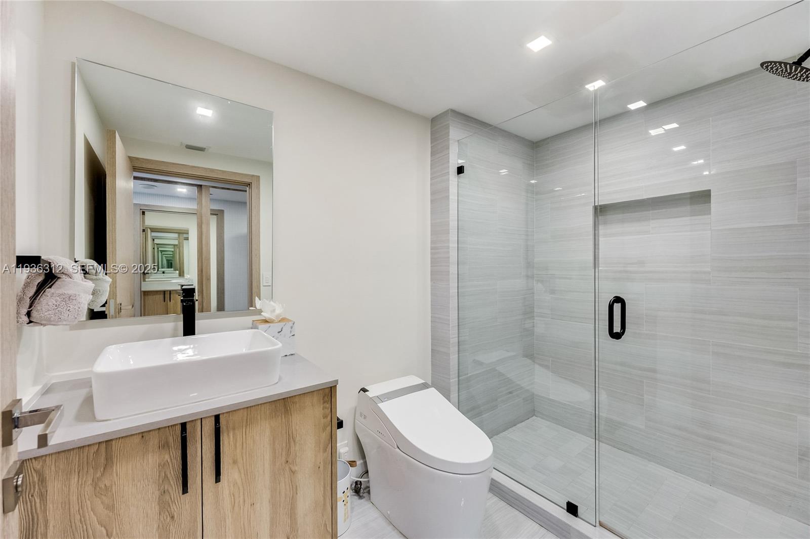 2000 ISL BLVD WILLIAMS IS - Residential