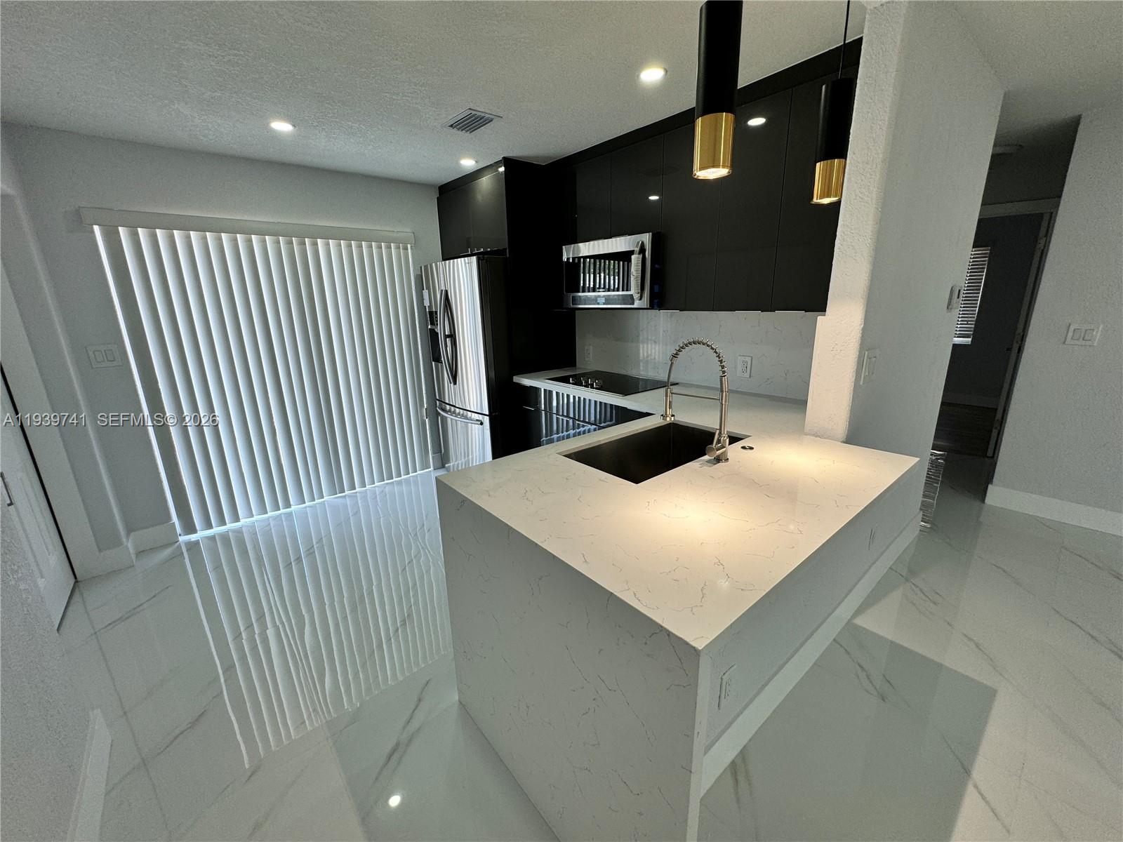 CRESTHAVEN NO 4 - Residential