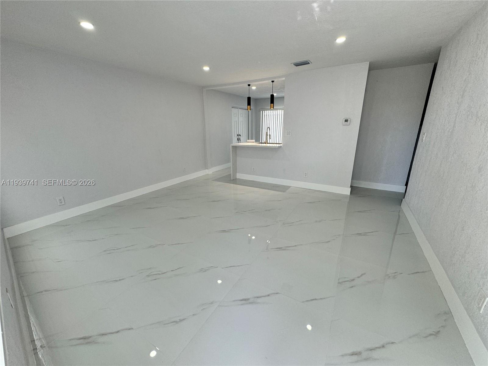 CRESTHAVEN NO 4 - Residential