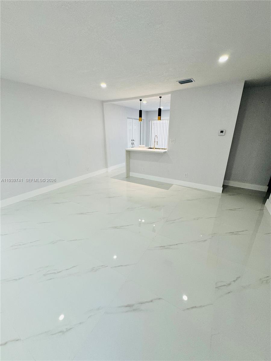 CRESTHAVEN NO 4 - Residential