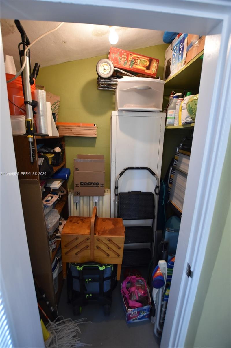 CRESTHAVEN VILLAS 30 COND - Residential