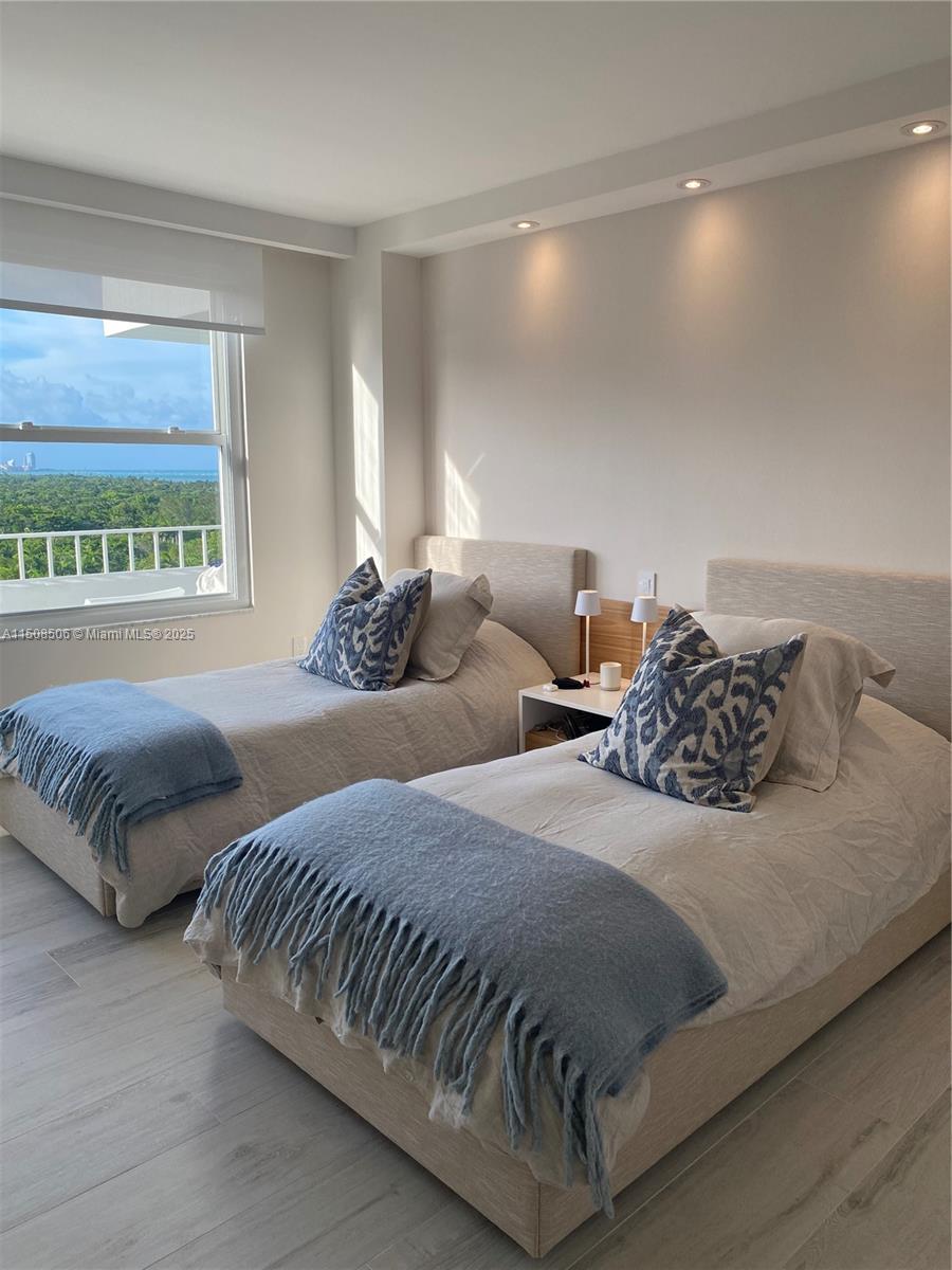 COMMODORE CLUB SOUTH COND - Residential Lease