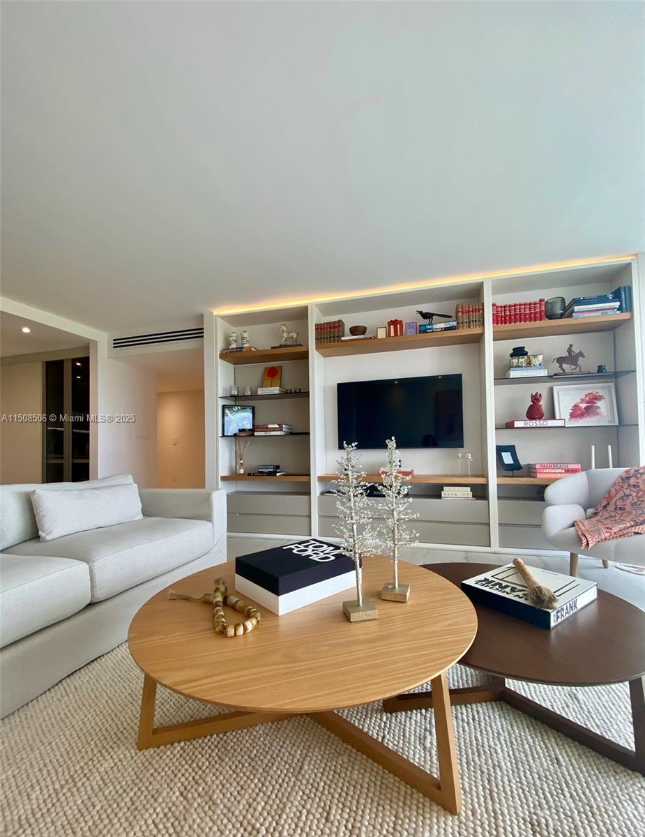 COMMODORE CLUB SOUTH COND - Residential Lease