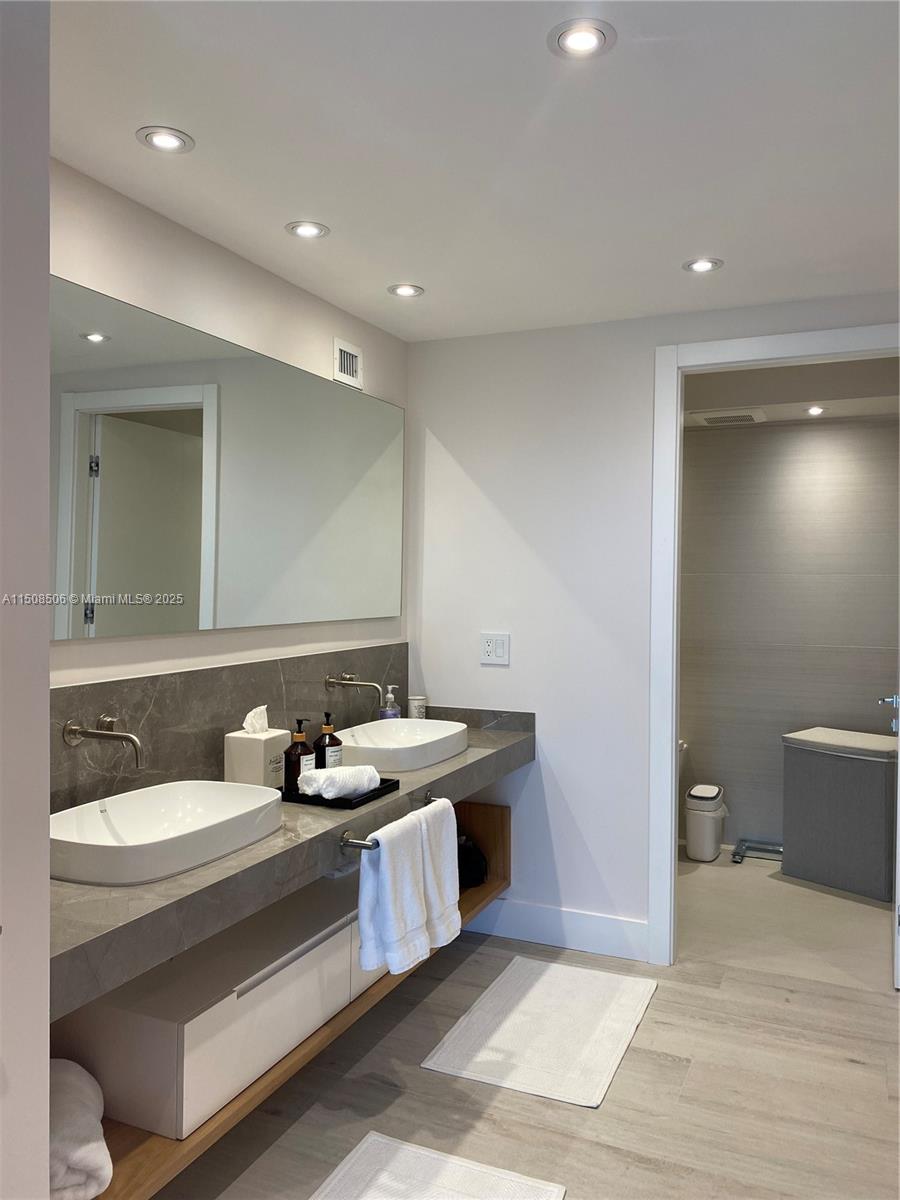 COMMODORE CLUB SOUTH COND - Residential Lease