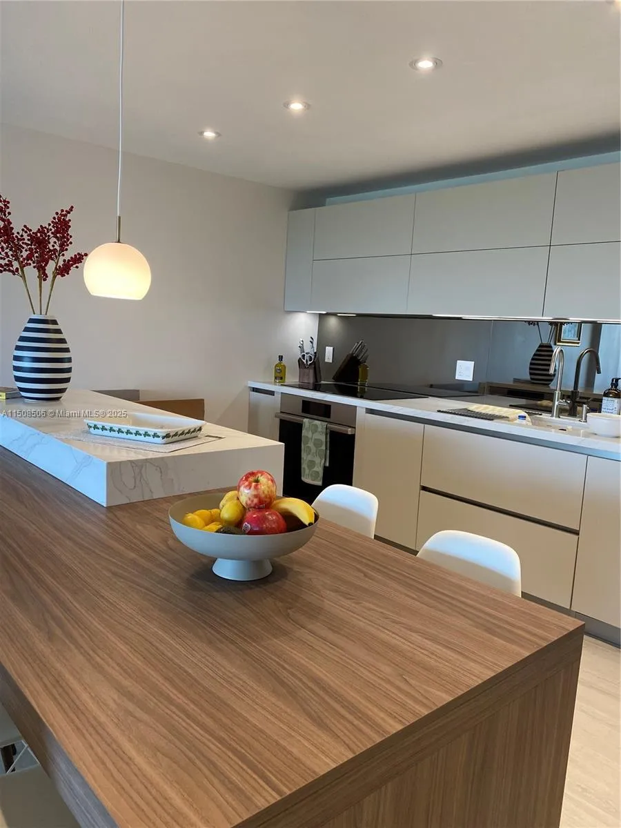 Key Biscayne, Florida 33149, United States, 2 Bedrooms Bedrooms, ,2 BathroomsBathrooms,Residential,Active,67419