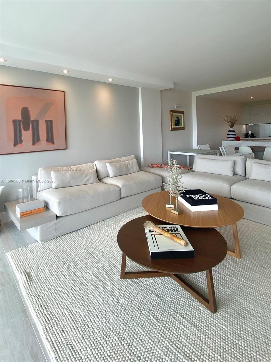 COMMODORE CLUB SOUTH COND - Residential Lease