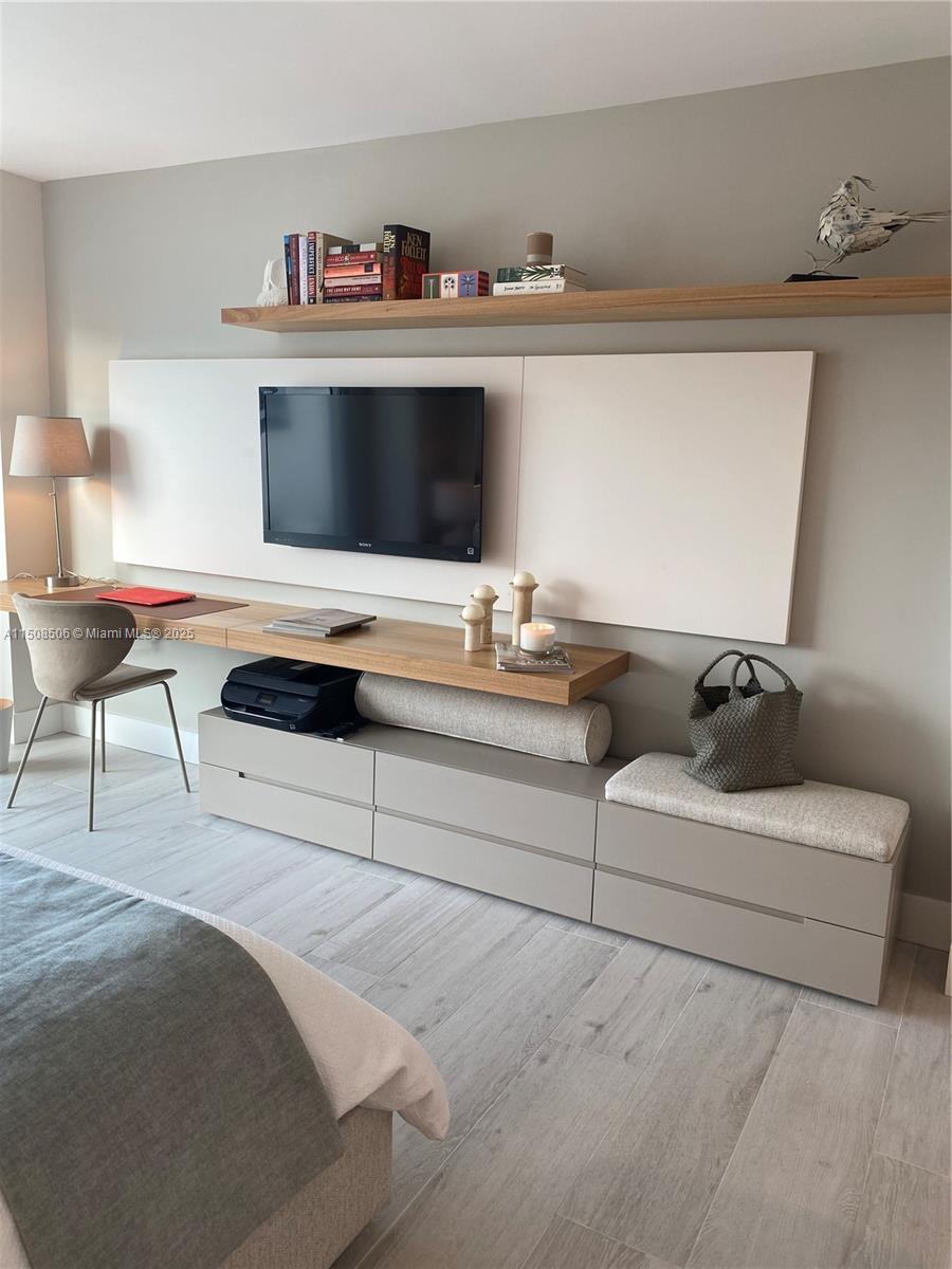 COMMODORE CLUB SOUTH COND - Residential Lease