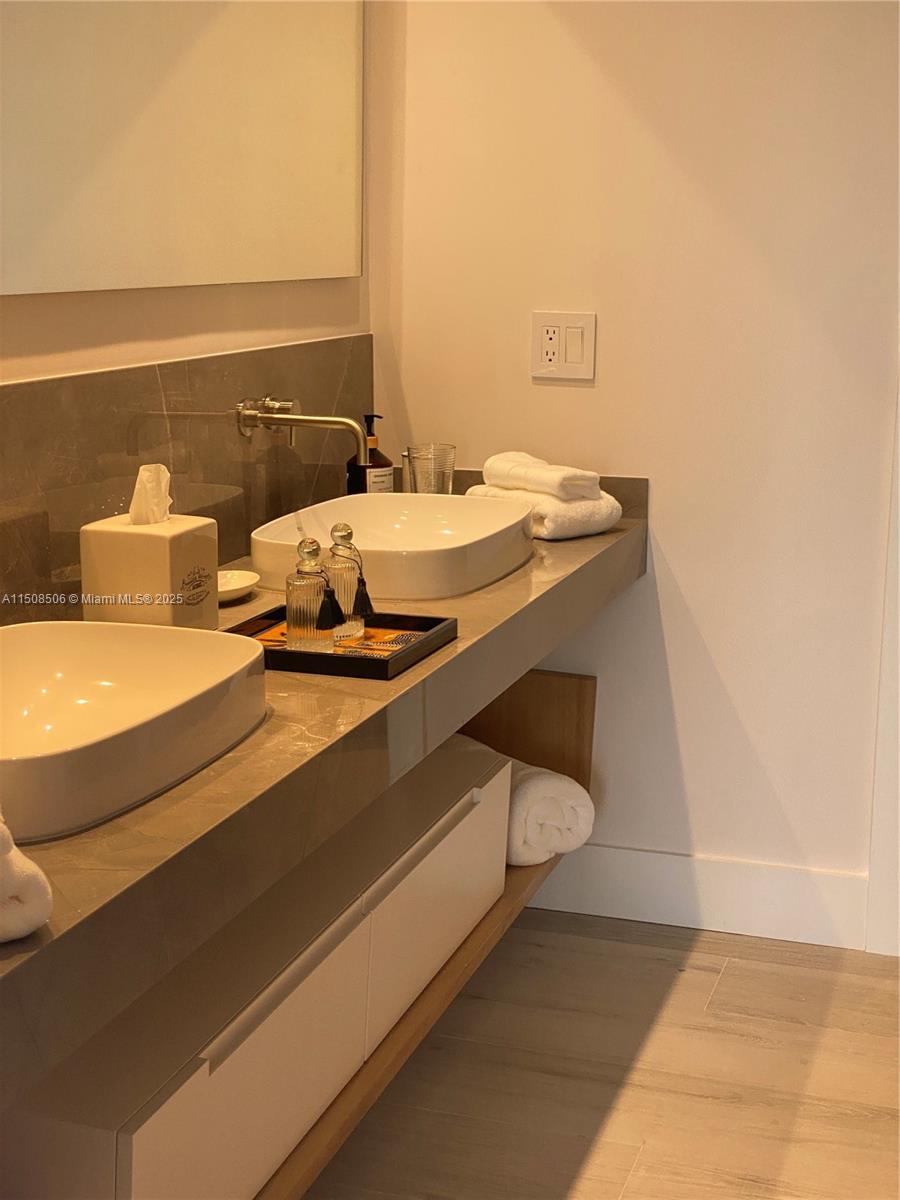 COMMODORE CLUB SOUTH COND - Residential Lease