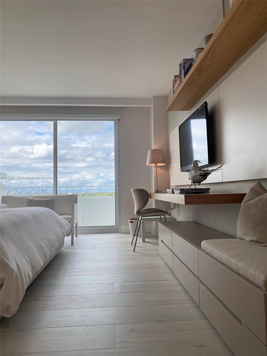 COMMODORE CLUB SOUTH COND - Residential Lease