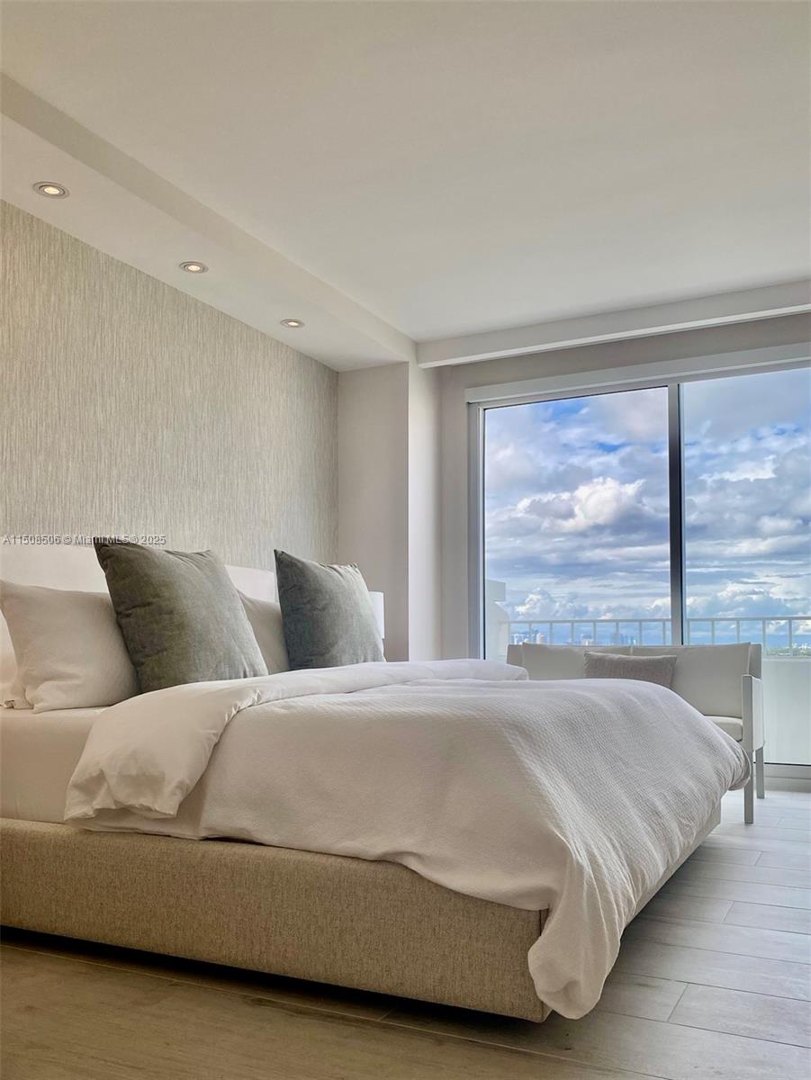 COMMODORE CLUB SOUTH COND - Residential Lease