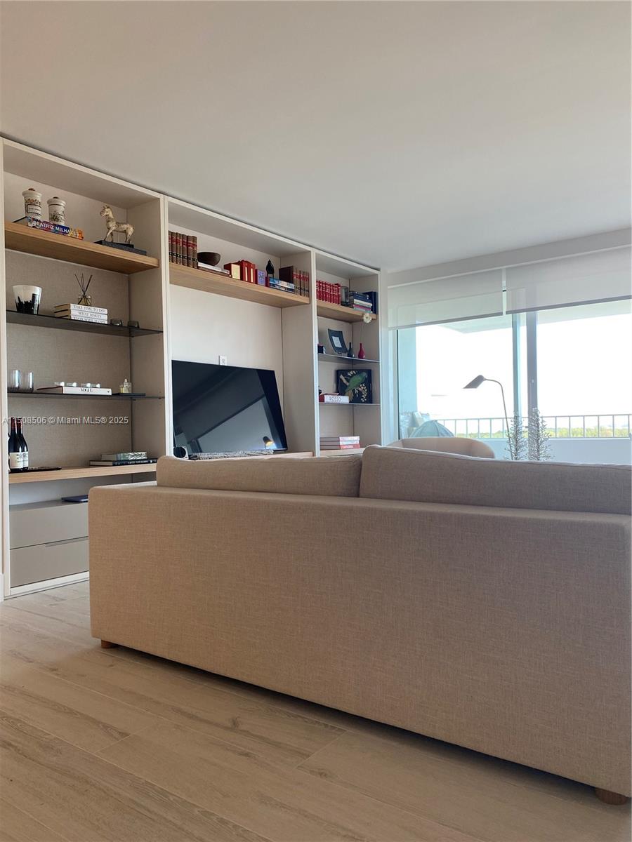 COMMODORE CLUB SOUTH COND - Residential Lease