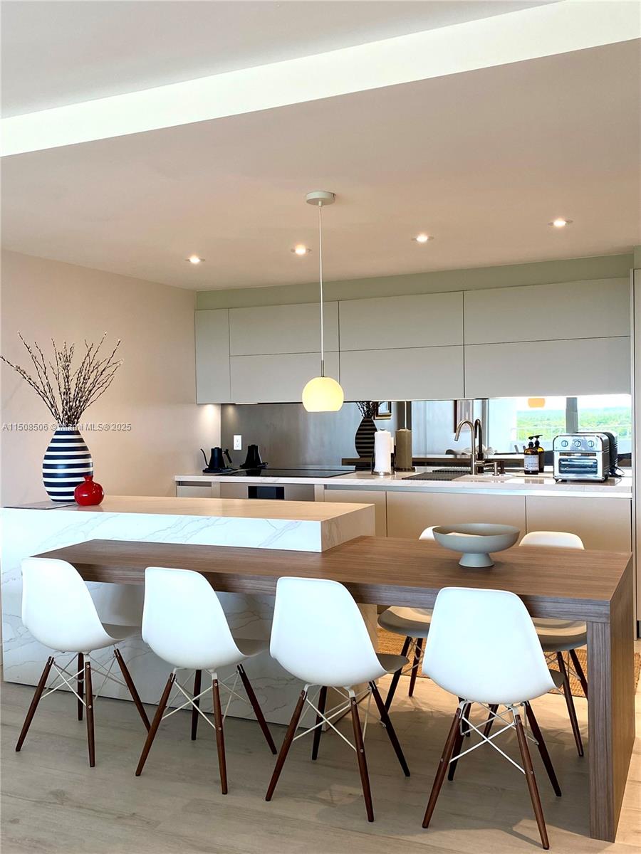 COMMODORE CLUB SOUTH COND - Residential Lease