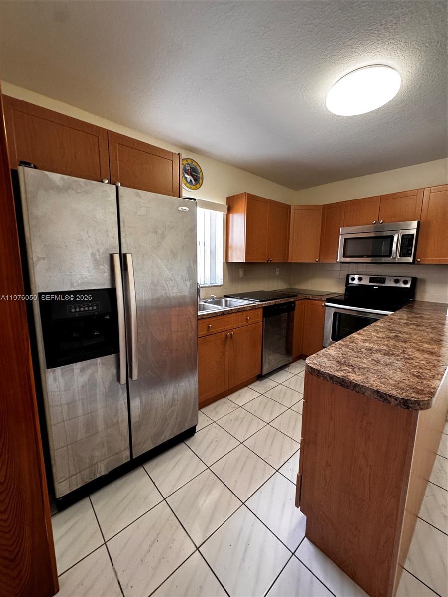 2ND AMEND TO HALF MOON VI - Residential Lease