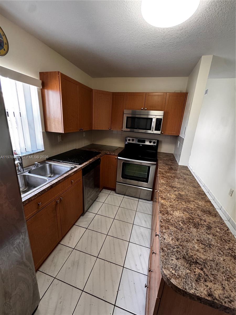 2ND AMEND TO HALF MOON VI - Residential Lease