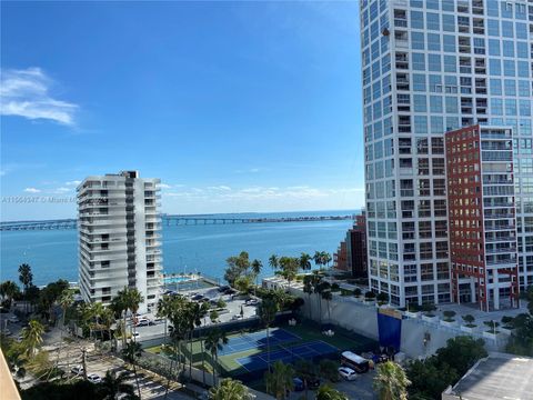 Condominium in Miami FL 151 15th Rd.jpg