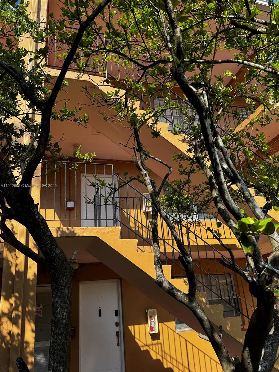 THE KENSINGTON CONDO - Residential Lease