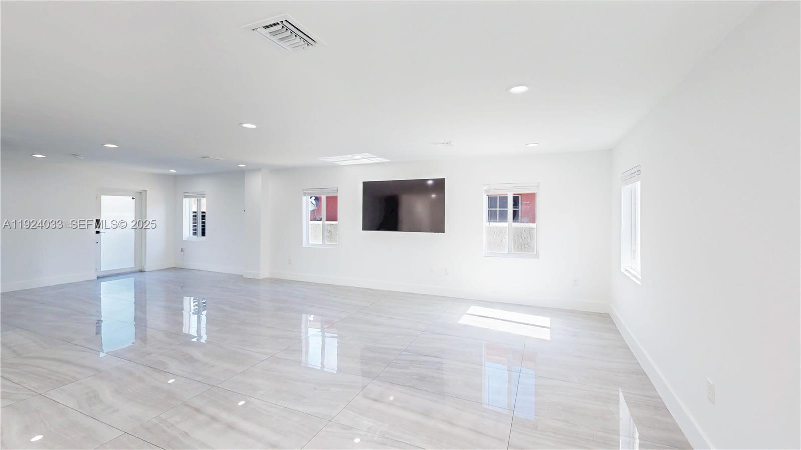 LIBERTY CITY - Residential