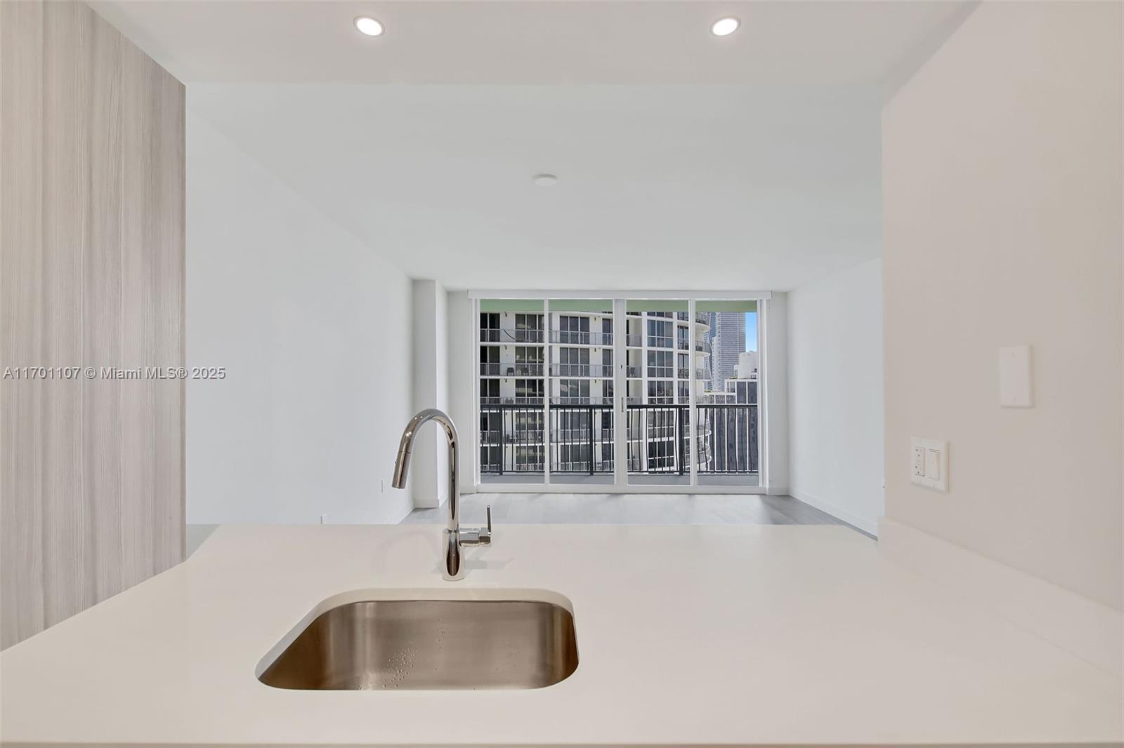 1756 N Bayshore Dr 33I
