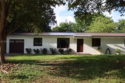 Photo of 16401 SW 293rd St, Homestead, FL 33033 (MLS # A12092808)