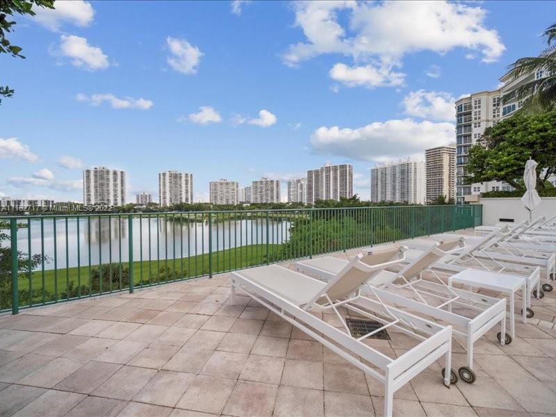 TURNBERRY VILLAGE SO TOWE - Residential