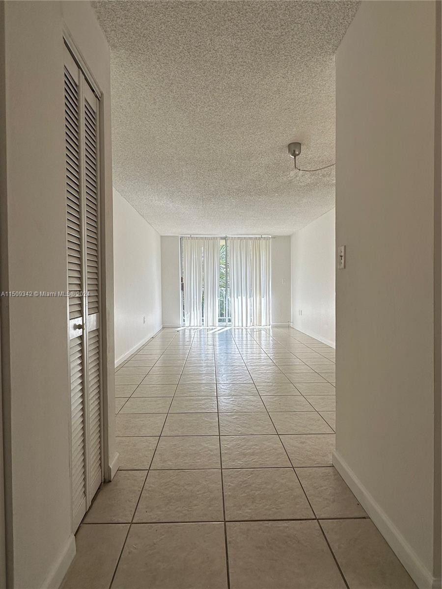 Fully renovated and beautifully appointed 1/2 apartment in North Miami. Enjoy a stunning bay view from this Palms Condo in excellent condition. This unit is incredibly bright and spacious, making it a delight to live in. Schedule a viewing today – it's easy to show!