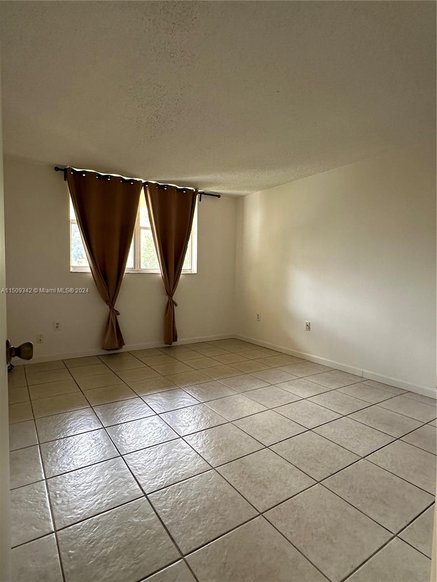 BAYVIEW PALMS CONDO - Residential Lease