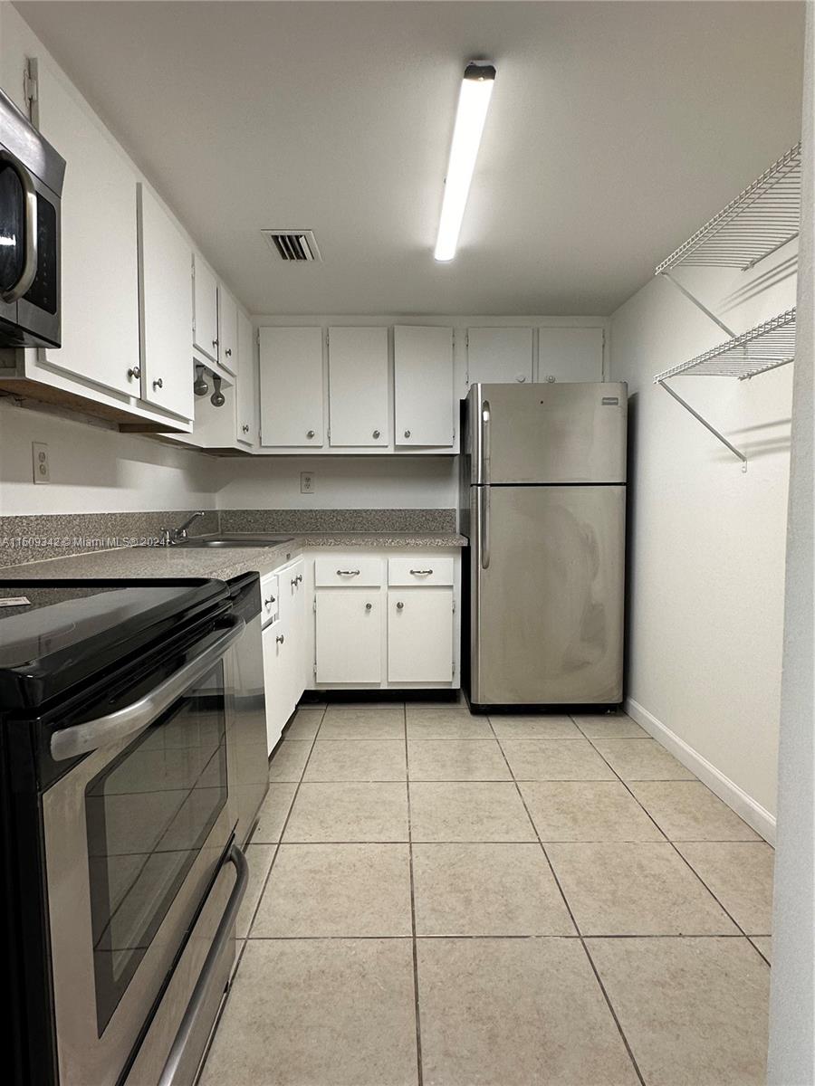 BAYVIEW PALMS CONDO - Residential Lease
