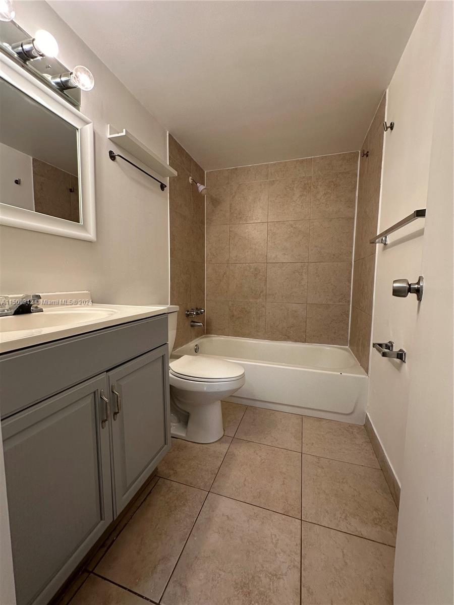 BAYVIEW PALMS CONDO - Residential Lease