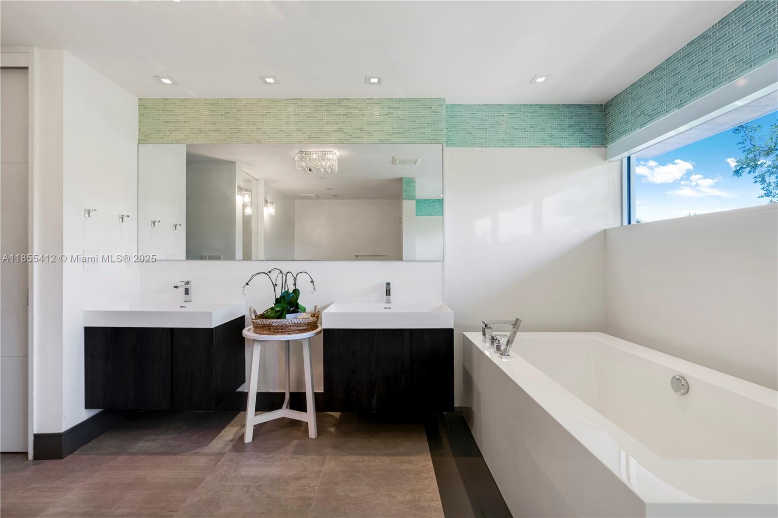 TROPICAL ISLE HOMES SUB 2N - Residential