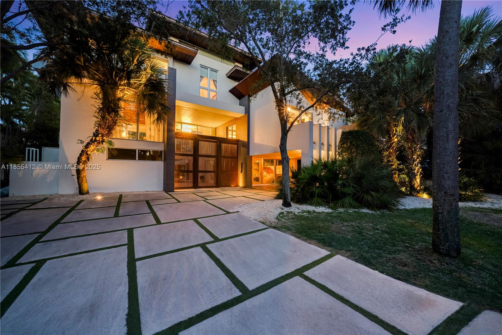 545 SABAL PALM