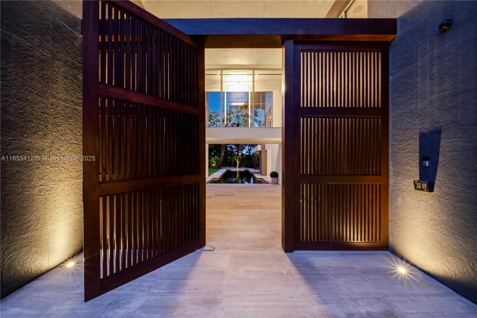 545 SABAL PALM
