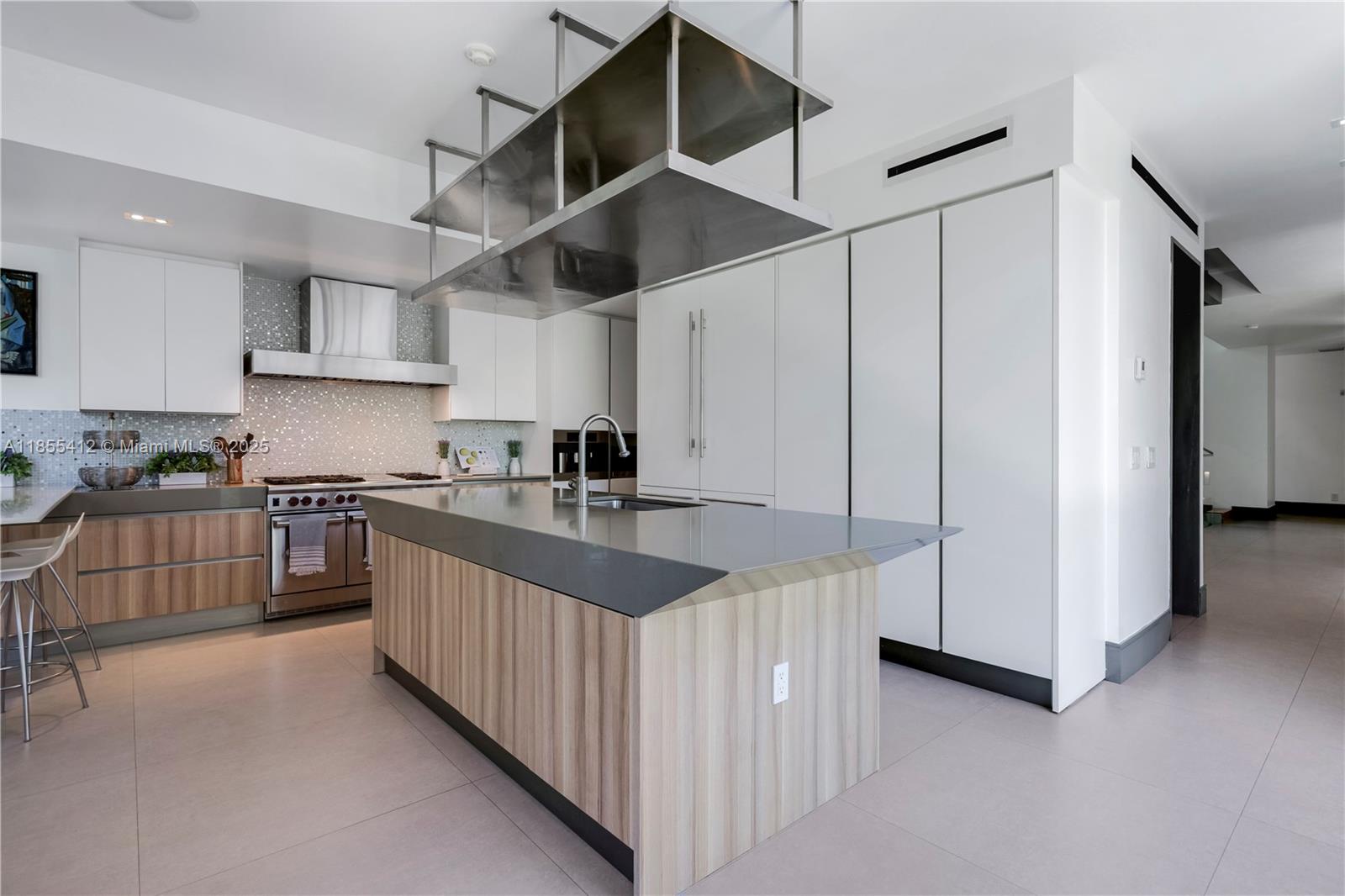 TROPICAL ISLE HOMES SUB 2N - Residential