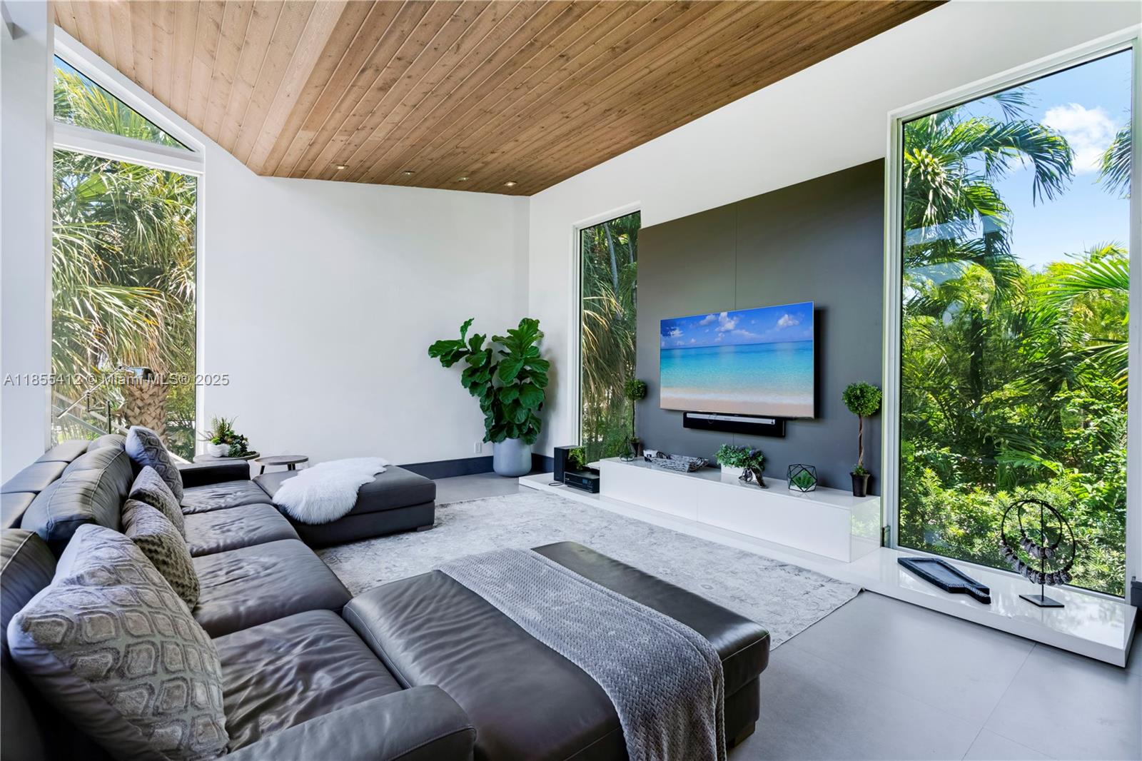 TROPICAL ISLE HOMES SUB 2N - Residential