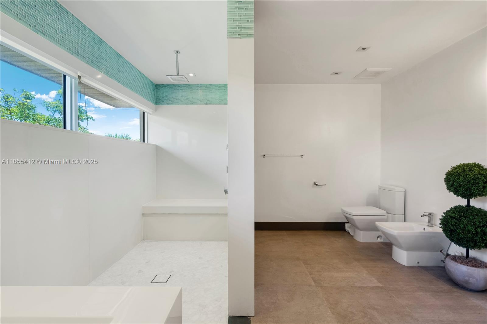 TROPICAL ISLE HOMES SUB 2N - Residential