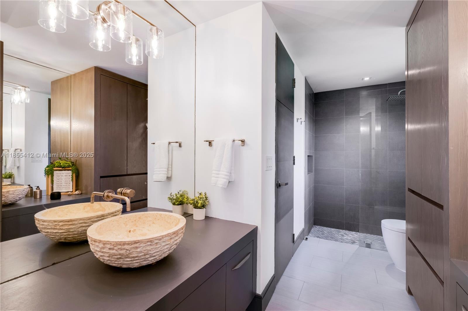 TROPICAL ISLE HOMES SUB 2N - Residential