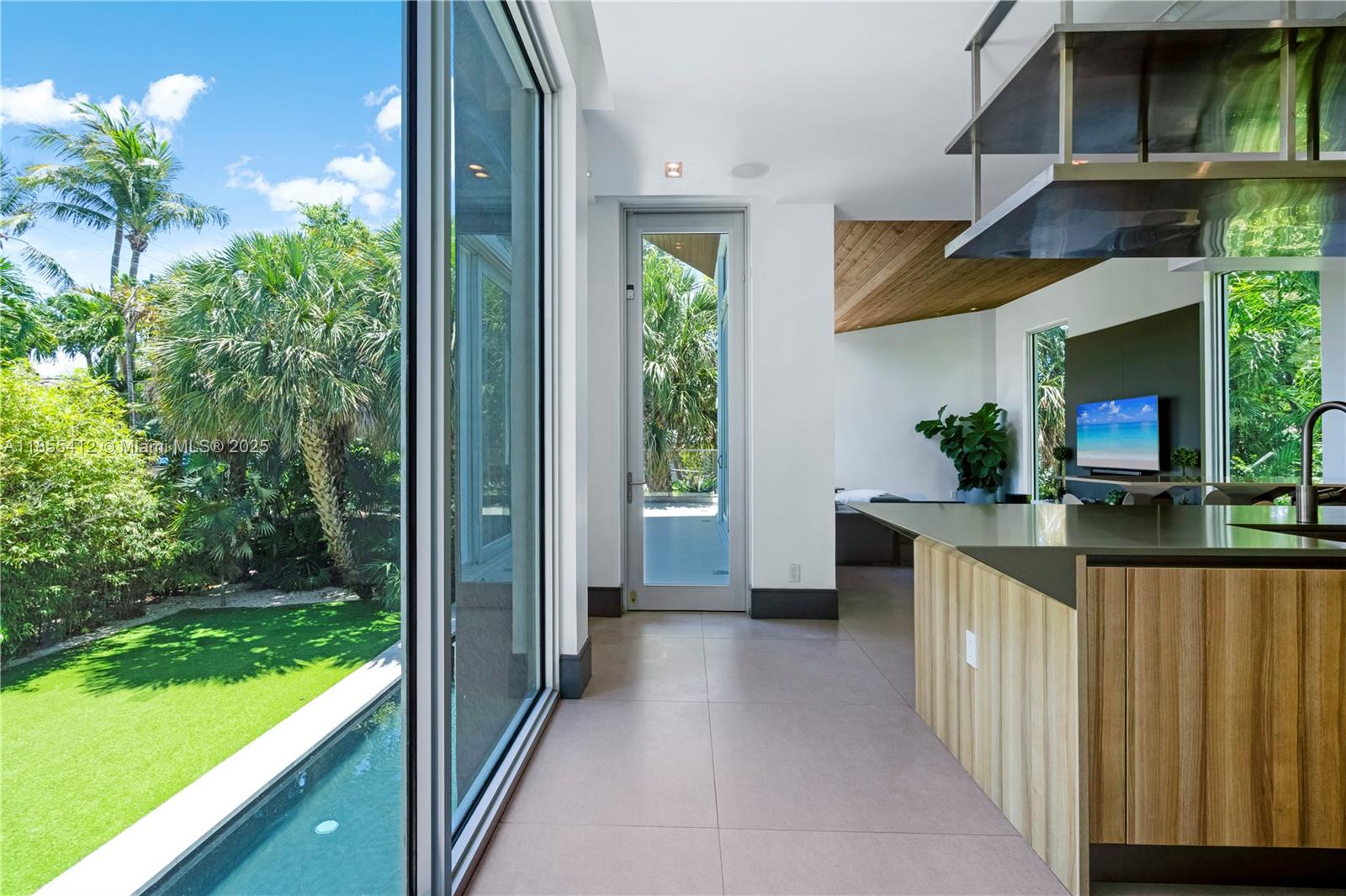 TROPICAL ISLE HOMES SUB 2N - Residential