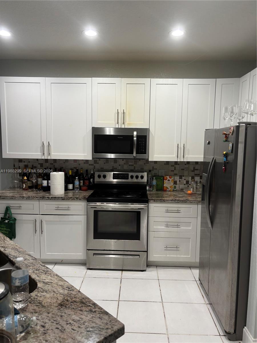 PALM AIRE OAKS COURSE EST - Residential Lease