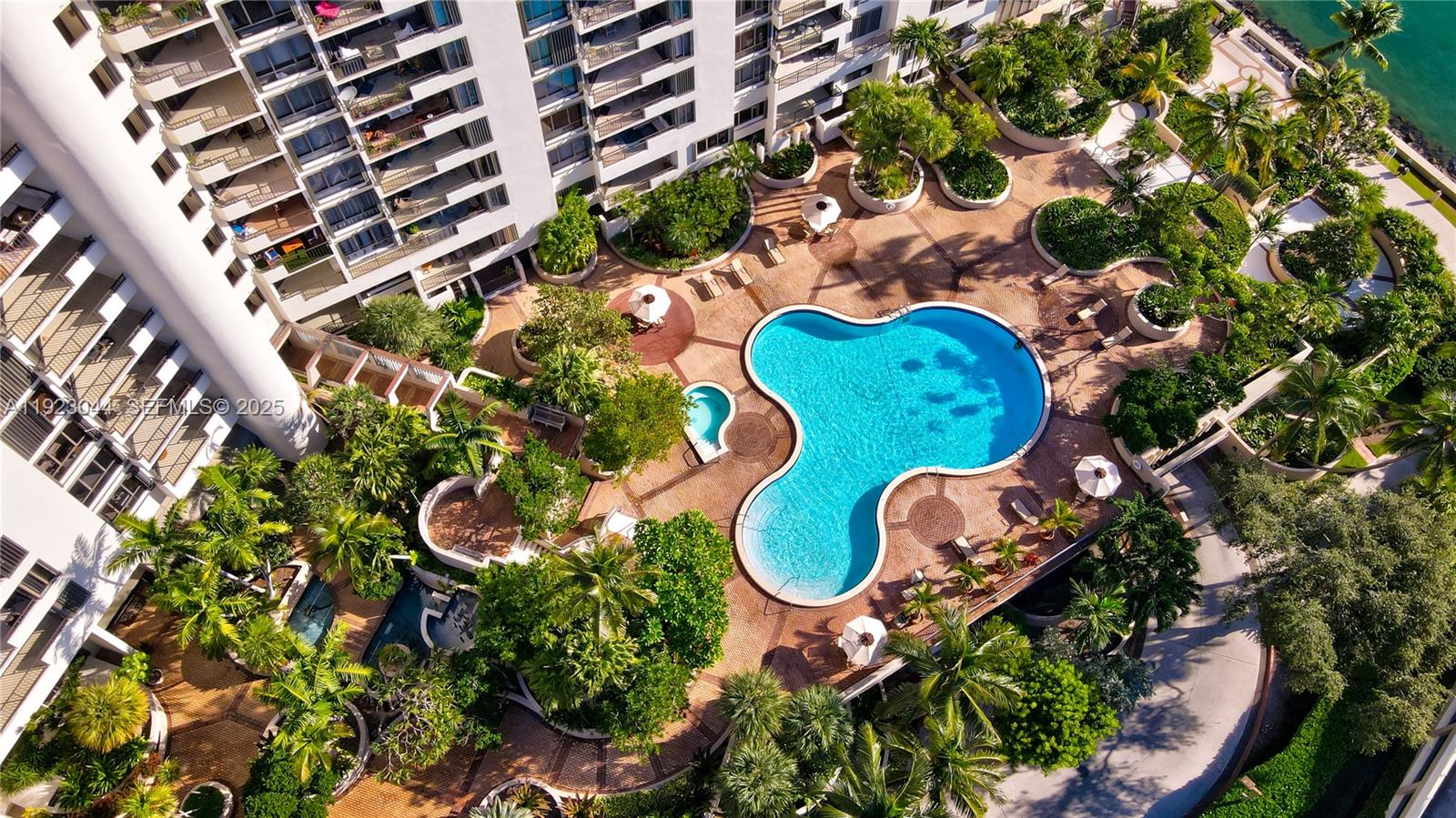 520 Brickell Key Dr A604, Miami, FL, 33131/$849,000 2 520 Brickell Key Dr A604