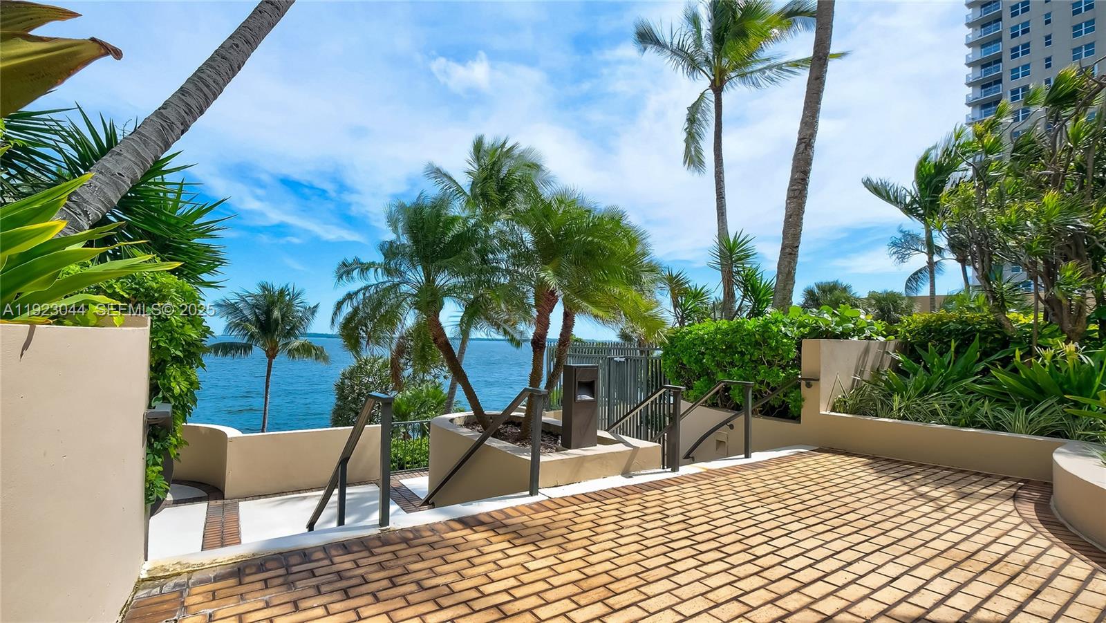 520 Brickell Key Dr A604, Miami, FL, 33131/$849,000 3 520 Brickell Key Dr A604