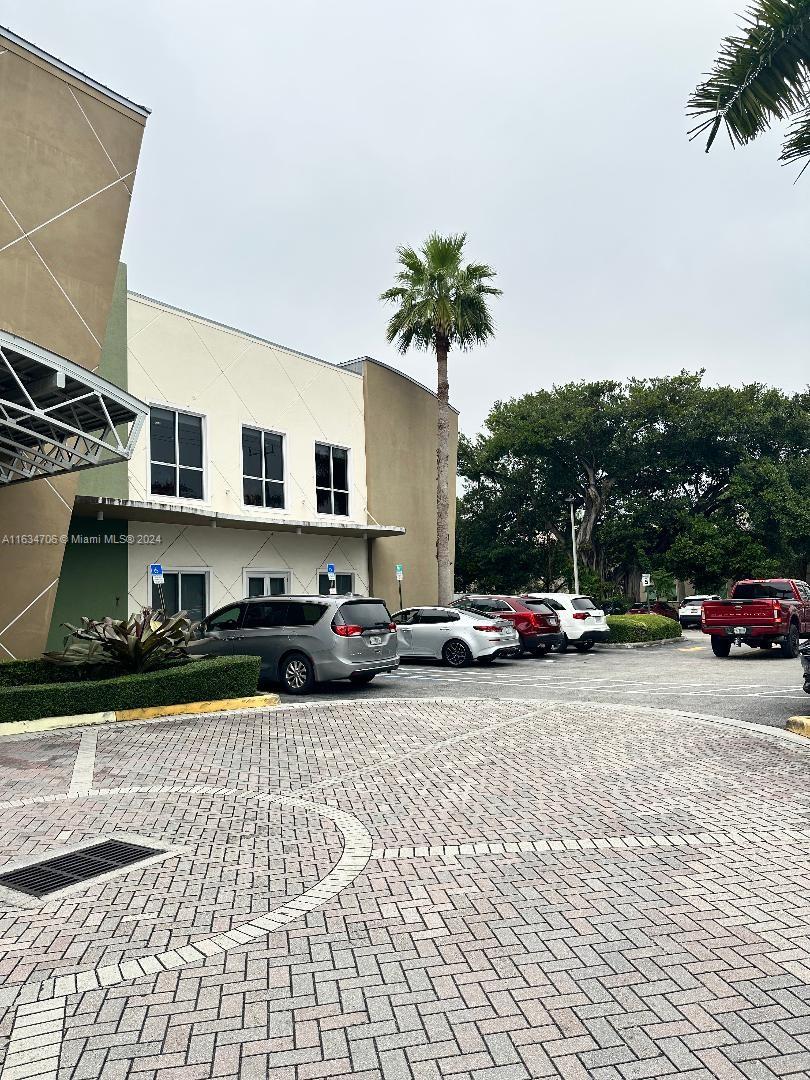 EXCELLENT LOCATION FOR MEDICAL/PROFESSIONAL OFFICE. TOTAL AREA OF 2,243 SF. ON THE 2ND FLOOR OF GALLOWAY MEDICAL PAVILION. LOCATED CONVENIENTLY WITHIN CLOSE PROXIMITY TO BAPTIST MEDICAL COMPLEX/HOSPITAL.