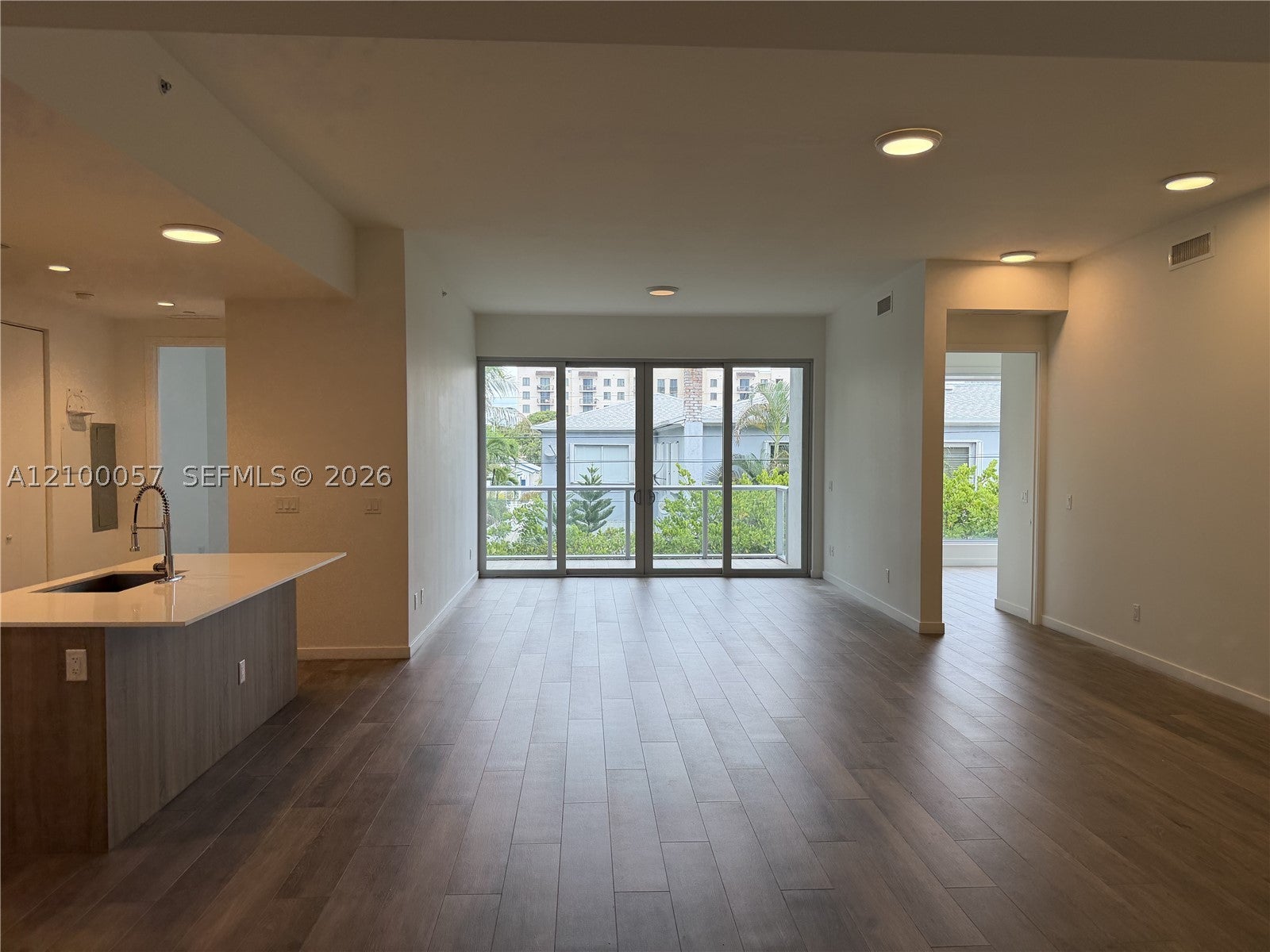 529 SW 11th St 203