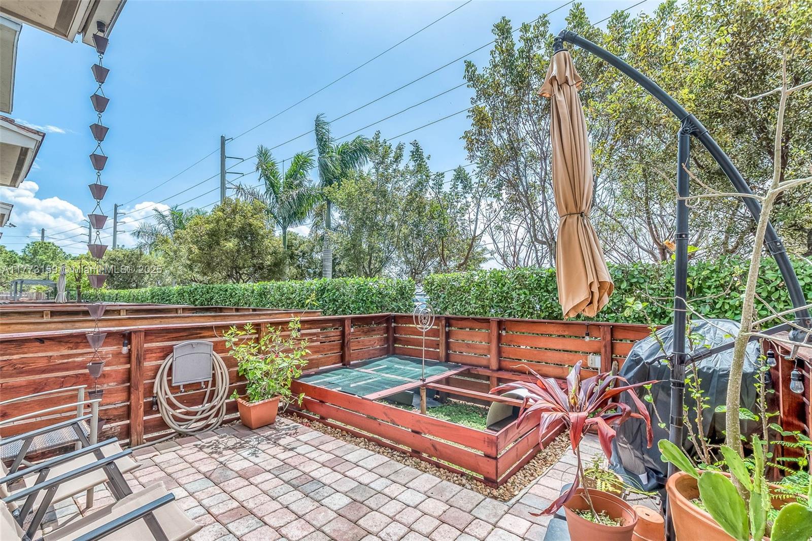 TOWNHOMES ON COCONUT PALM - Residential