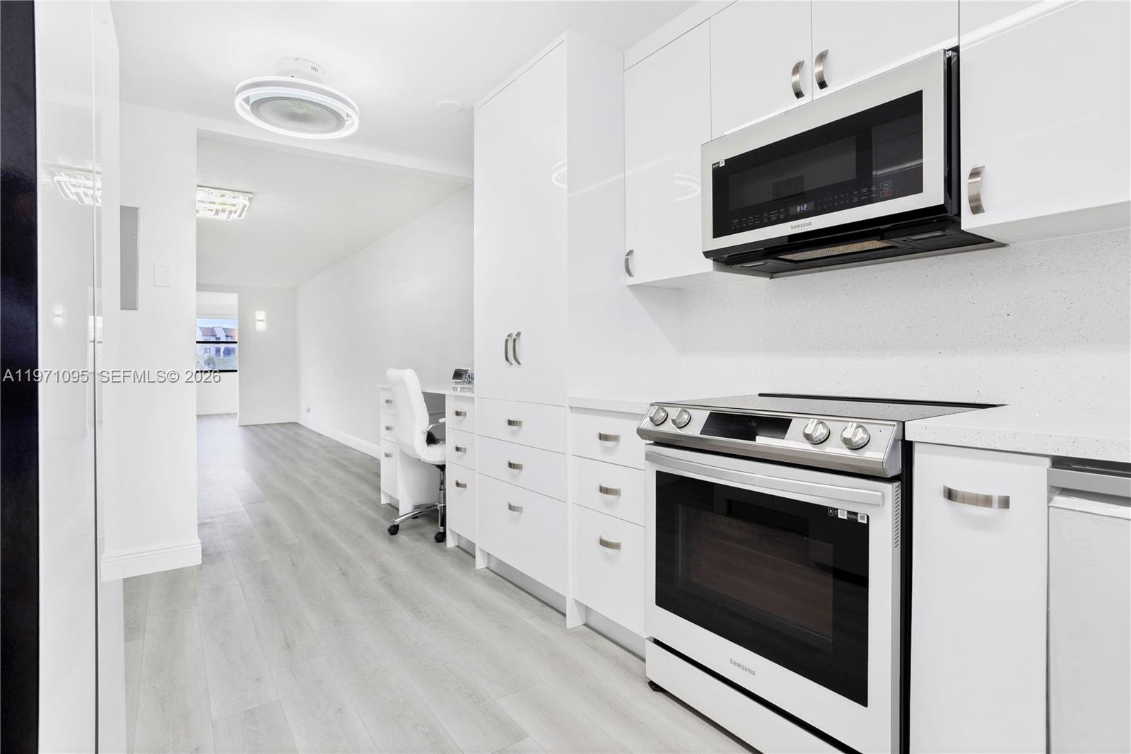 SUNRISE LAKES 158 CONDO - Residential