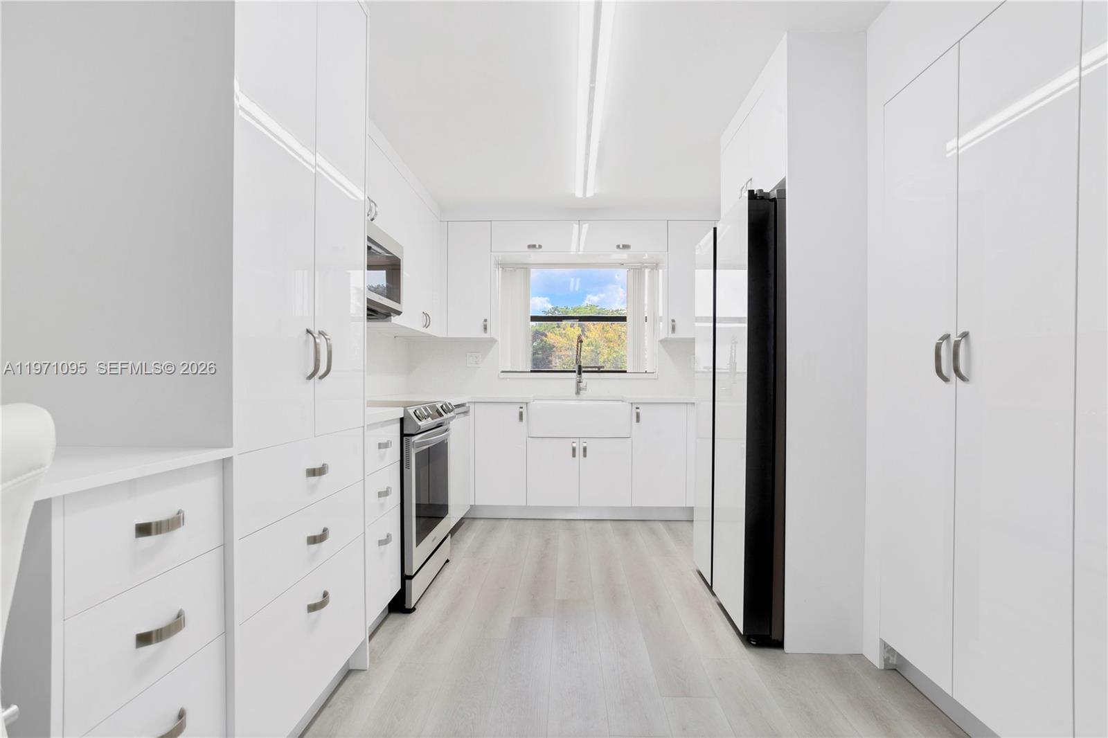 SUNRISE LAKES 158 CONDO - Residential