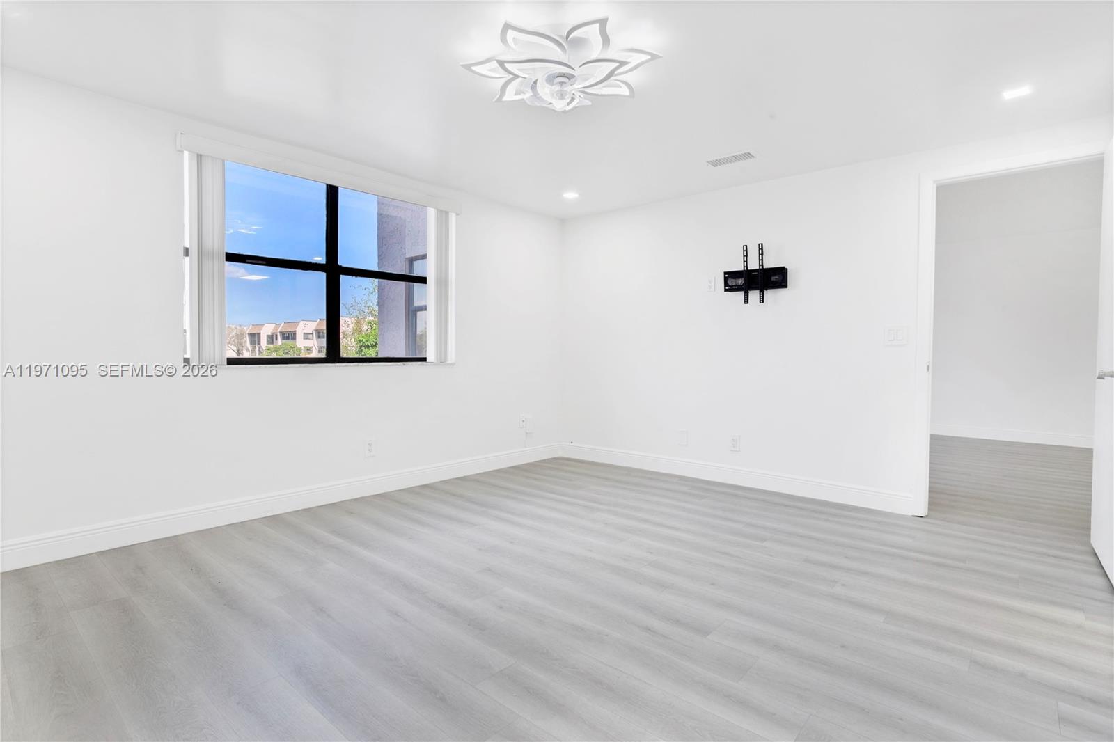 SUNRISE LAKES 158 CONDO - Residential