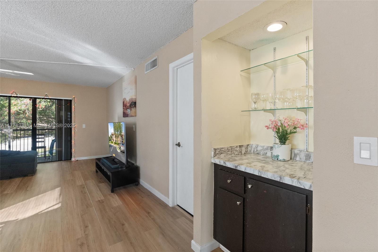 search properties 4 340 Racquet Club Rd 201